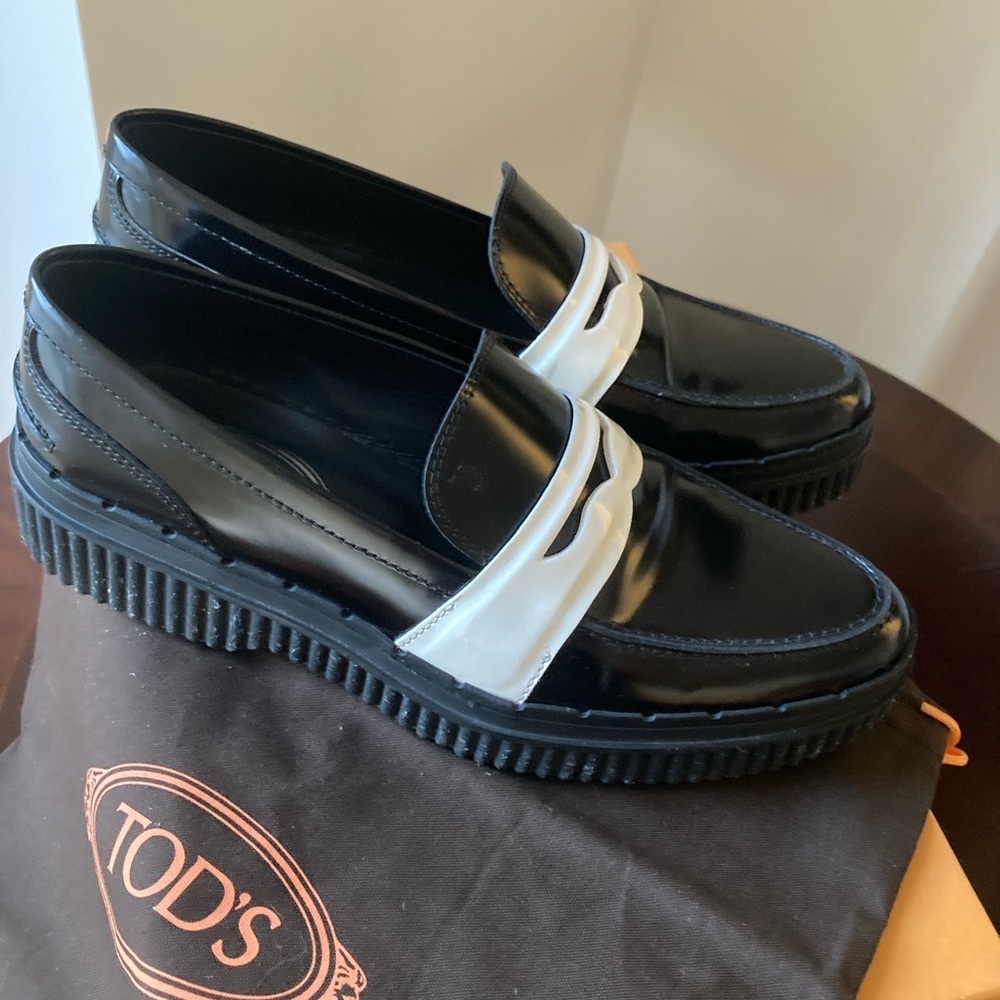 Authentic Tod’s black and white women’s loafers, size 7,5, made in Italy
